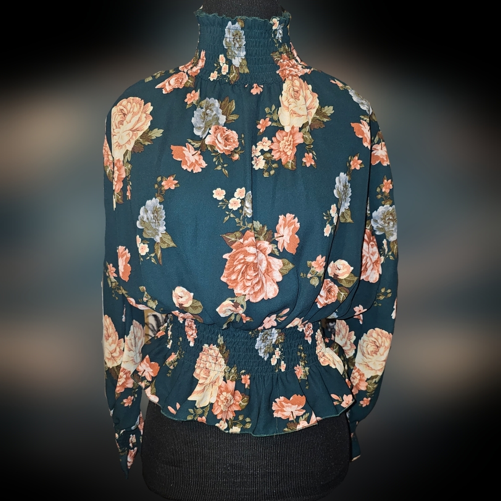 Floral top size small